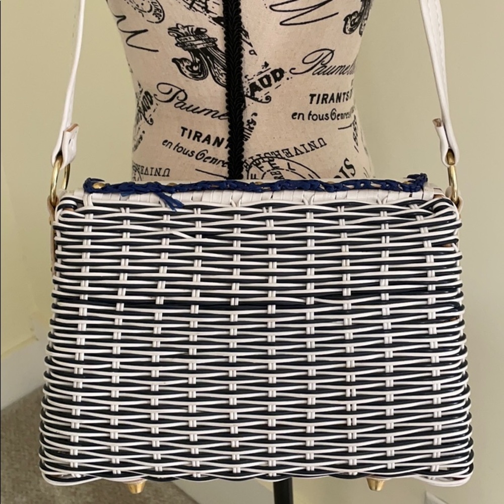 Vintage 60s White and Navy Wicker Shoulder Bag - Picture 4 of 8